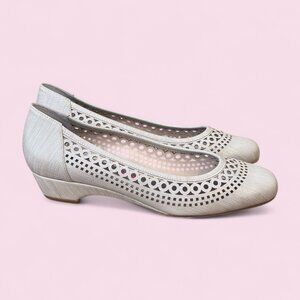 Ros Hommerson Beautiful Classy Flats